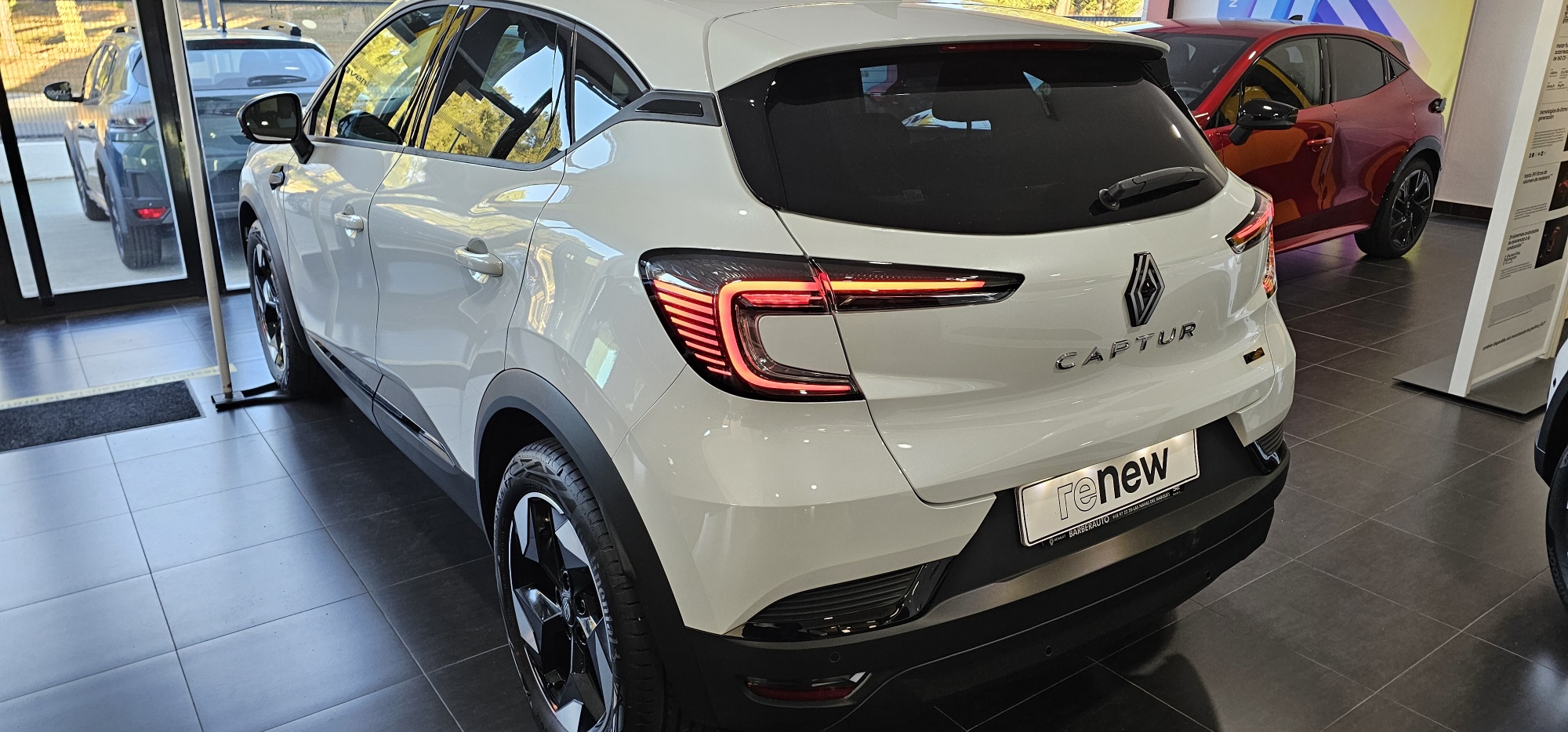 Renault Captur TECHNO E-TECH 117KW 160CV miniatura 16