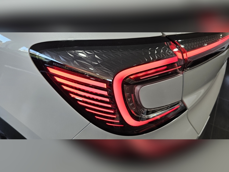 Renault Captur TECHNO E-TECH 117KW 160CV foto 27